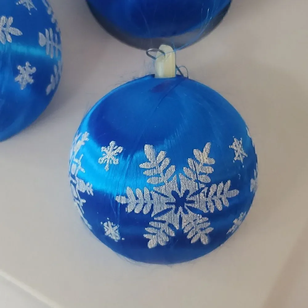 Essex Franke Vintage Silk Unbreakable Ornaments Blue White Snowflakes Set of 5